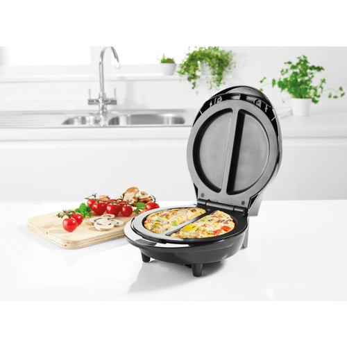 Black non stick omelette - black, non‑stick
